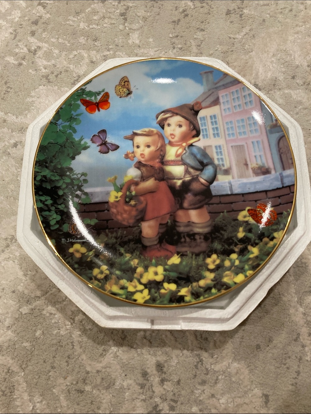 Hummel White Porcelain Plate 'Surprise' with COA